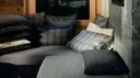 825
